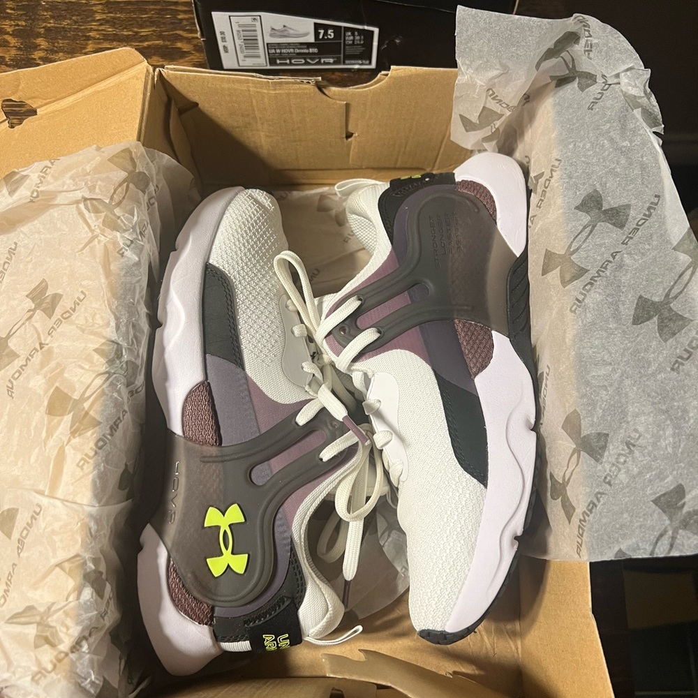 UA W HOVR Apex 3 Tennis Shoe
